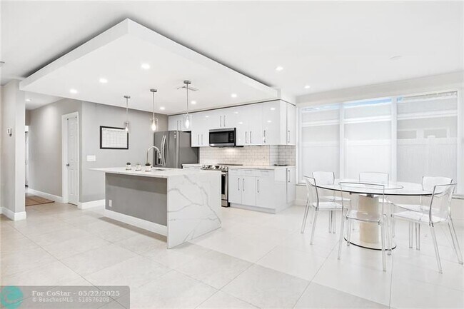 Building Photo - 2801 NE 59th St