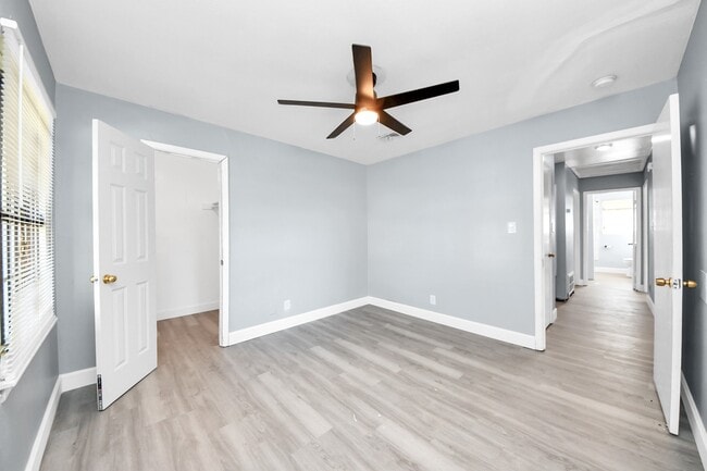 Building Photo - 5606 Elmlawn Dr