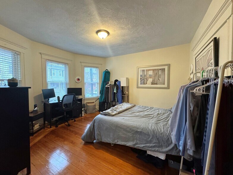 Building Photo - 28 Lexington Ave