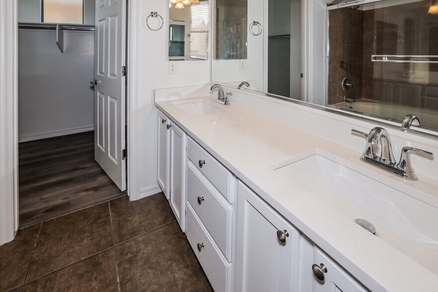 Building Photo - 14563 W Acapulco Ln