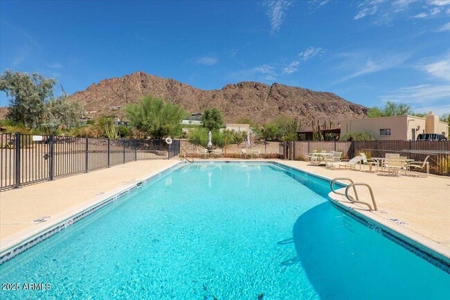 Building Photo - 5702 E Camelback Rd