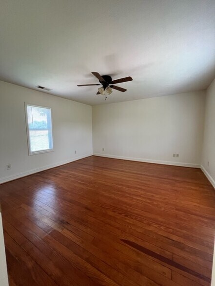 Building Photo - 3144 Evergreen Rd