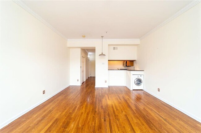 Building Photo - 227 Christopher Columbus Dr