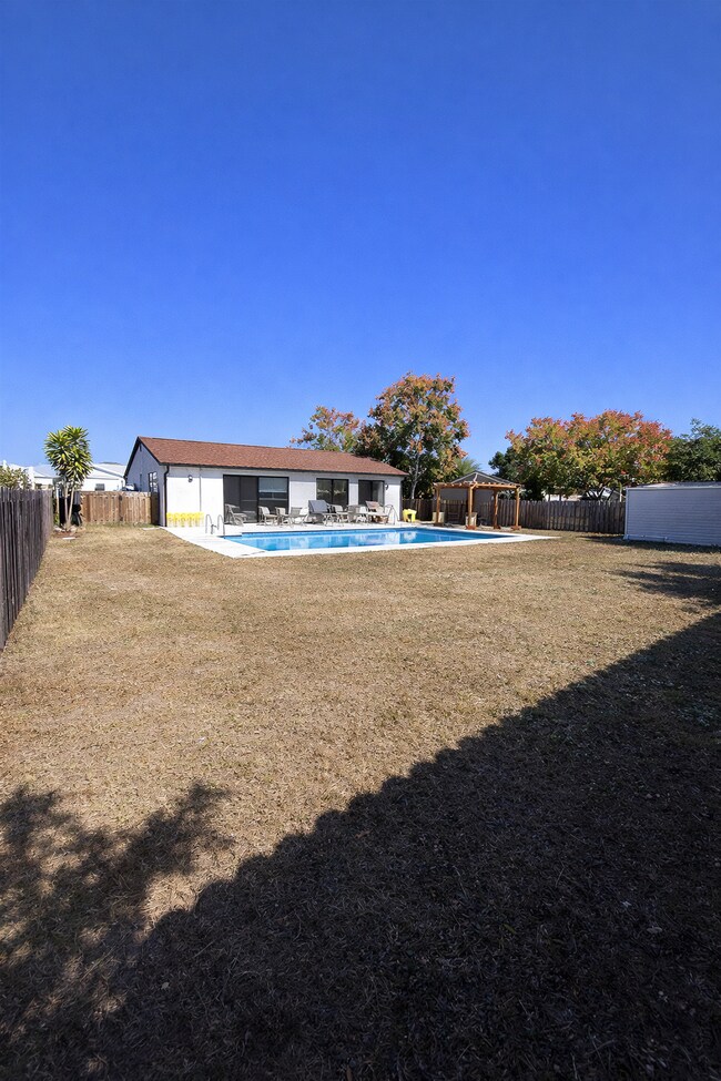 Building Photo - 8127 Chesebro Ave