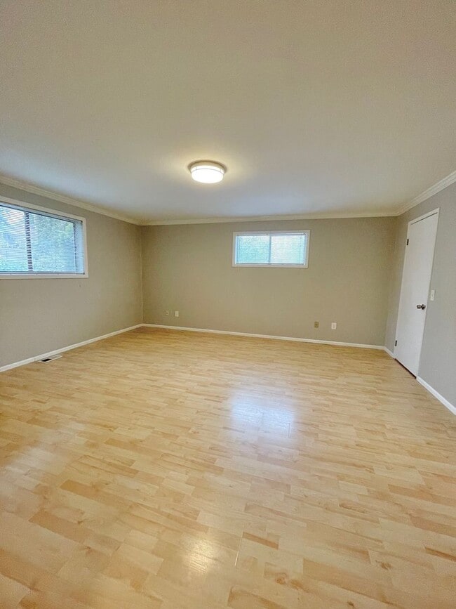 Building Photo - 4Bd/2Ba Shoreline House