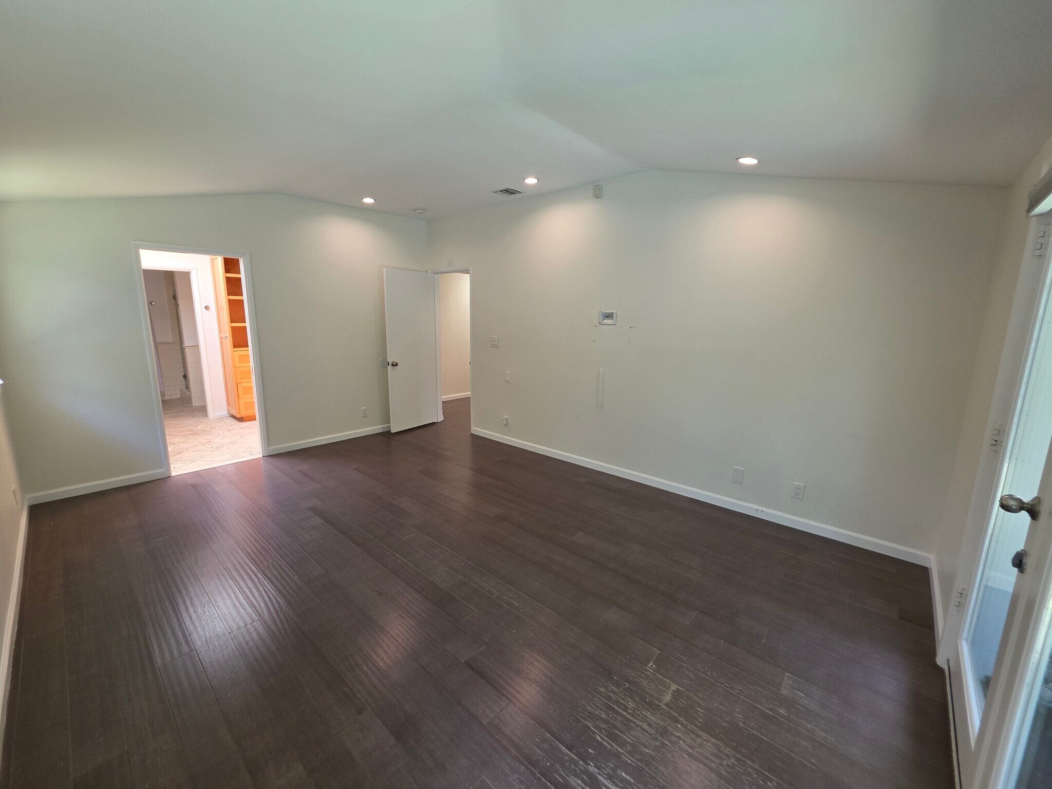Building Photo - 310 S Thurston Ave