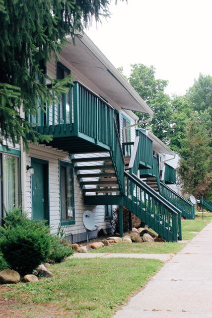 Building Photo - 1300 Brimfield Dr