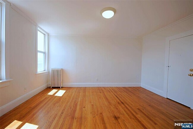 Building Photo - 154 Undercliff Ave