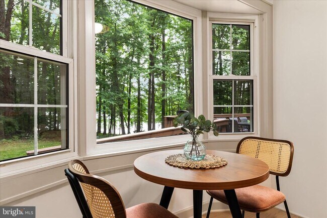 Building Photo - 4386 Lakewood Dr