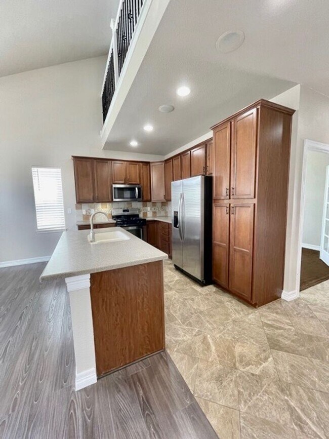 Building Photo - Stunning 4 Bed/4 Bath Home in Banning Lewis Ranch