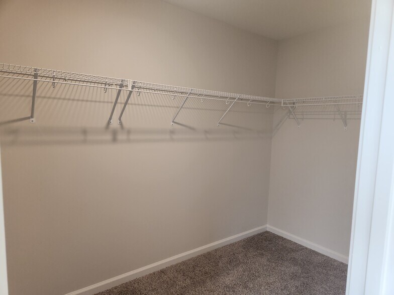 Building Photo - 271 Chestnut Dr