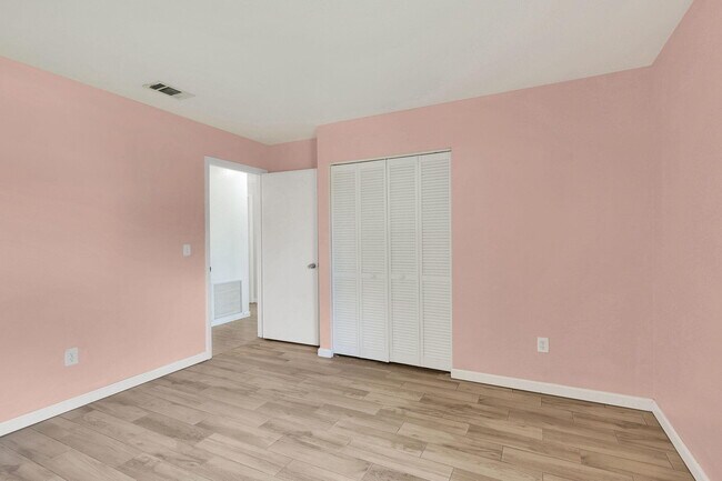 Building Photo - 1612 SE Cascella Ct