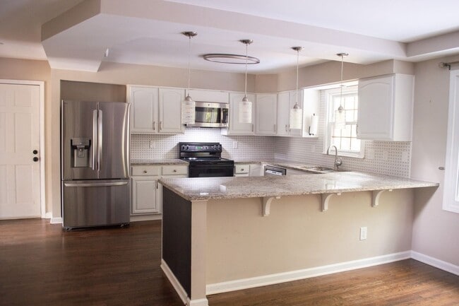 Building Photo - 1930 Oak Ridge Ct