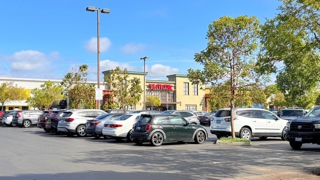 Building Photo - 2101 Shore Line Dr