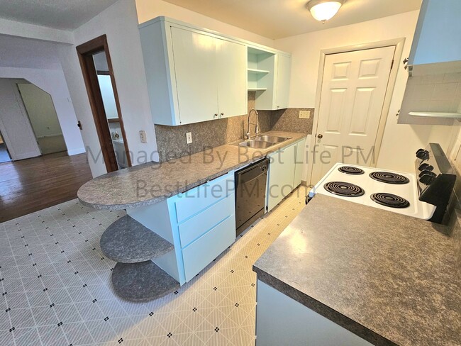 Building Photo - 3040 SE 136th Ave