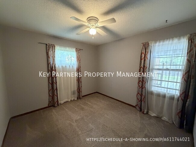 Building Photo - 821 S Edgemere Dr