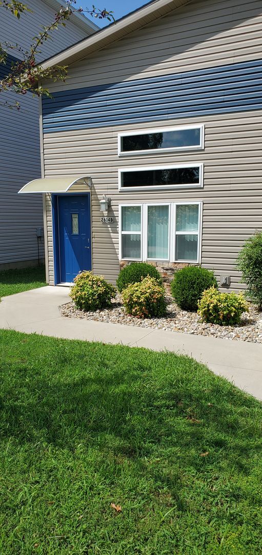 Building Photo - Extraordinary Townhome in Carbondale's South West