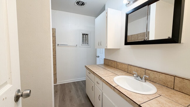 Building Photo - Kentwood Apartments