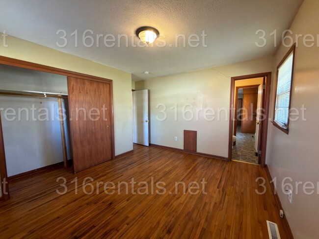Building Photo - 520 Linda Ln