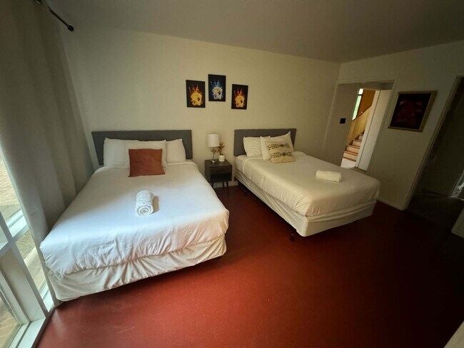 Building Photo - 305 Indian Creek Dr E