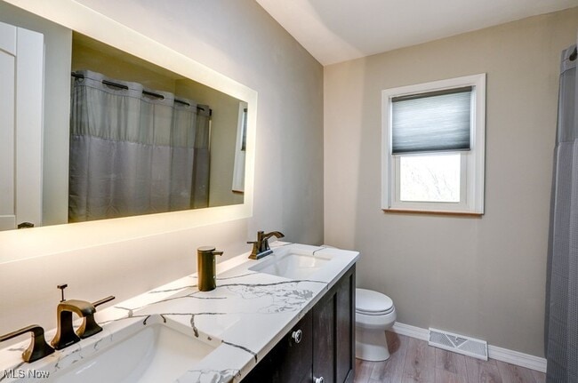 Building Photo - 896 Cliffside Dr