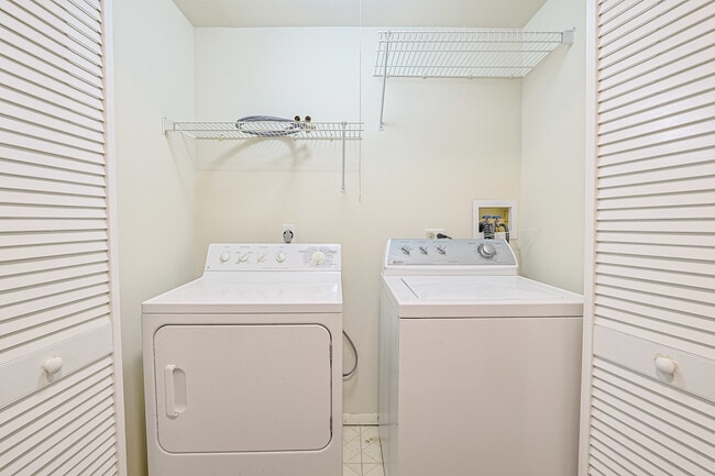 Building Photo - 929 Buccaneer Dr