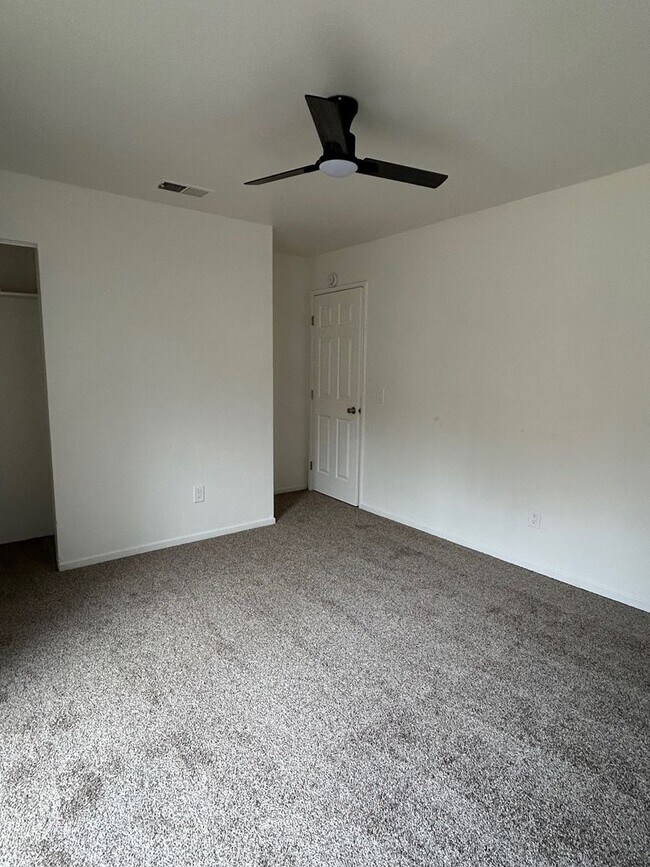 Building Photo - 12 Klondike Ct