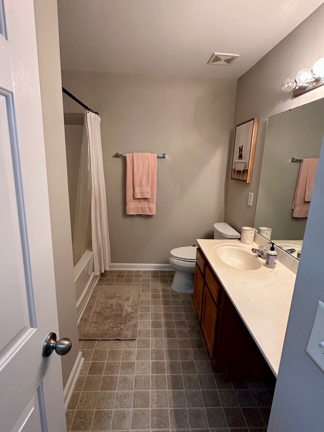 Building Photo - 809 Roni Ct