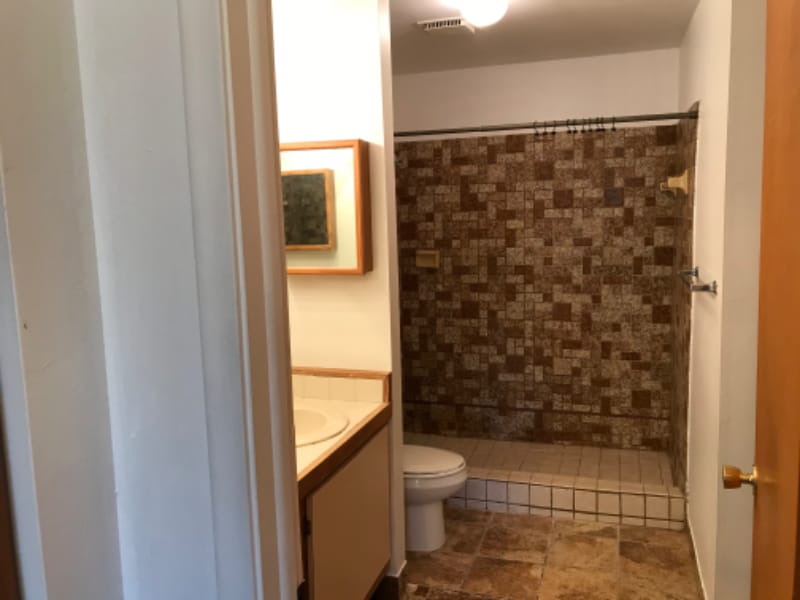 Building Photo - 187 NE 6th Ct