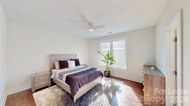 Building Photo - 1220 Lomax Ave