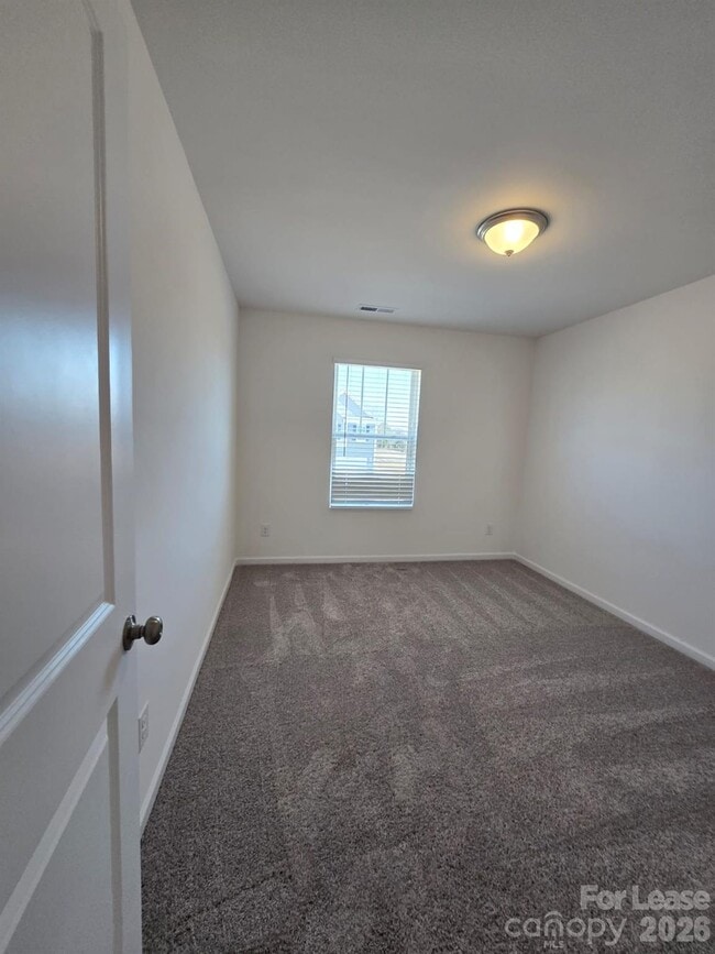 Building Photo - 774 Kitfox Dr NW