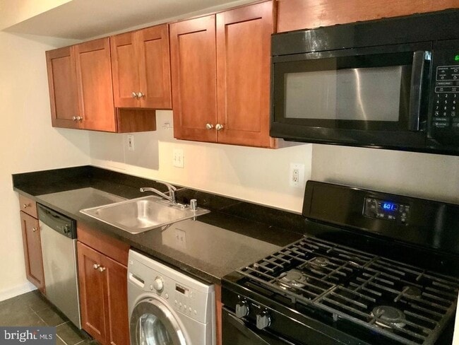 Building Photo - 3109 Naylor Rd SE