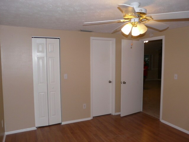 Building Photo - 3208 Russett Dr