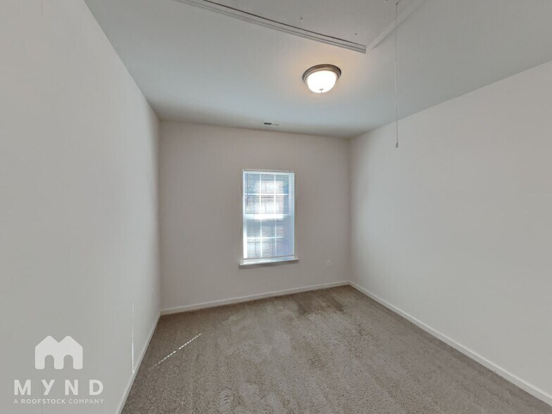 Building Photo - 203 S Skyland Dr