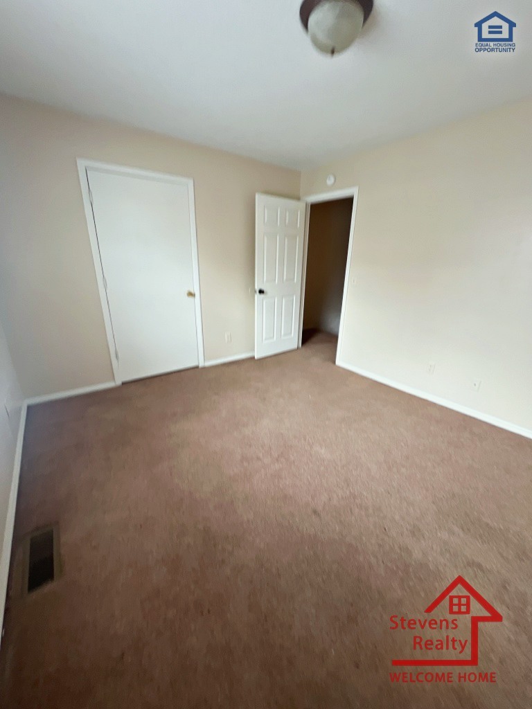 Building Photo - 402 Peek Dr