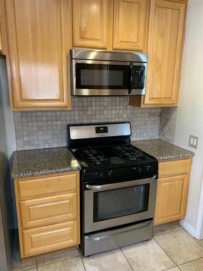 Building Photo - 8260 Willoughby Ave