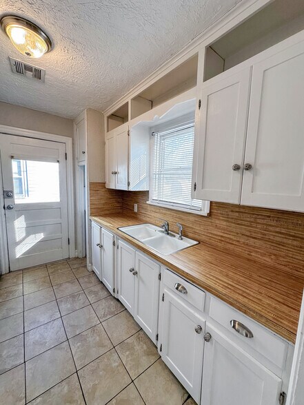 Building Photo - 835 NW 17th St