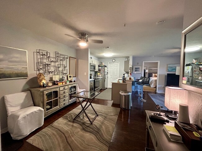 Building Photo - 5483 Vineland Rd