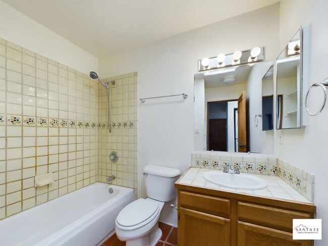 Building Photo - Single Level, Single Family Home Available Now!