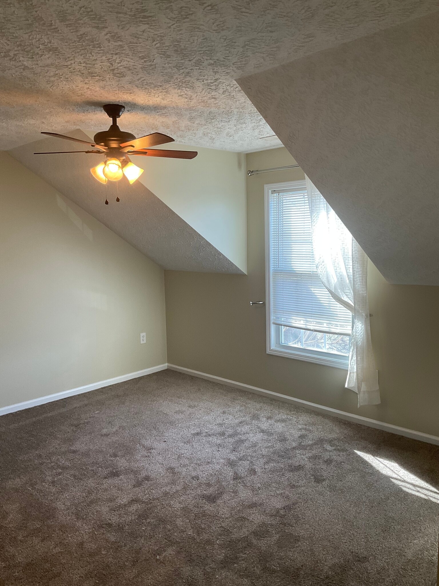 Building Photo - 114 Sutherland Dr