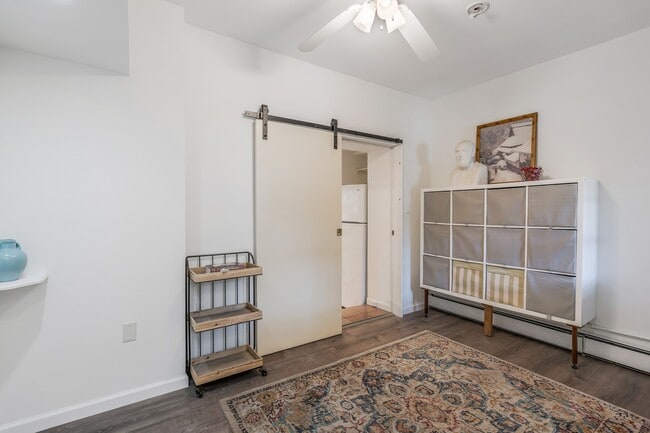 Building Photo - 209.5 4th St