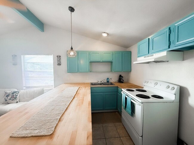 Building Photo - 107 E Venus Ln