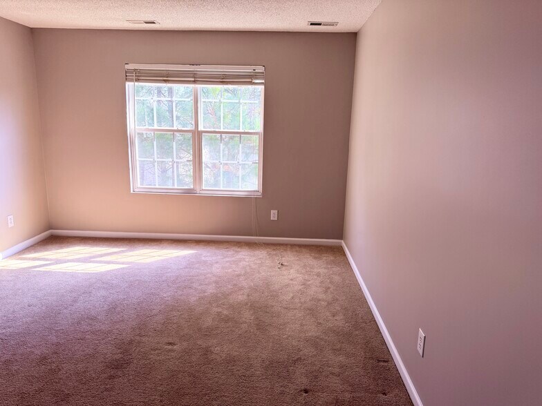 Building Photo - 4442 Snowcrest Ln