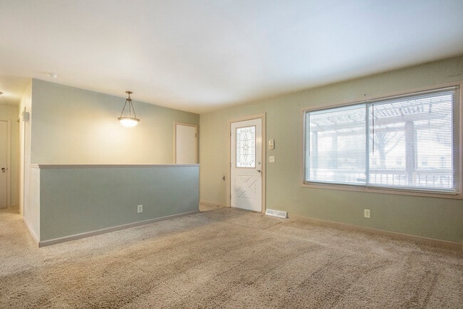 Building Photo - 5671 Christie Ave - Gorgeous 4 Bed