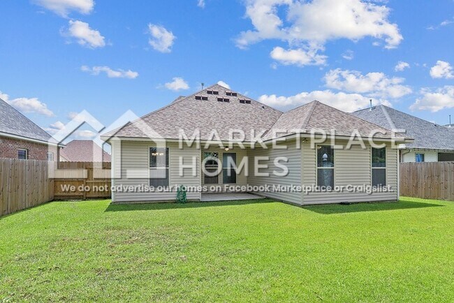 Building Photo - 462 Lake Breeze Dr