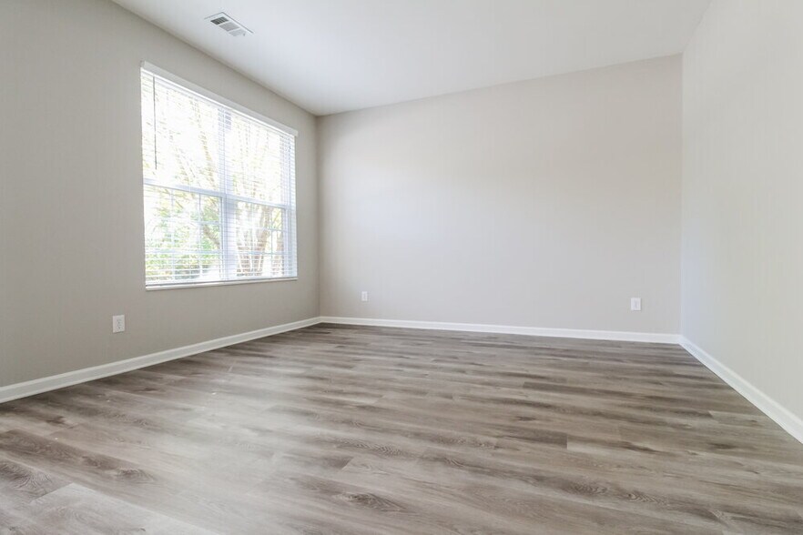 Building Photo - 3985 Yosemite Park Ln