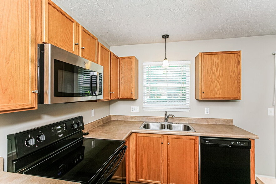 Building Photo - 16864 Maraschino Dr