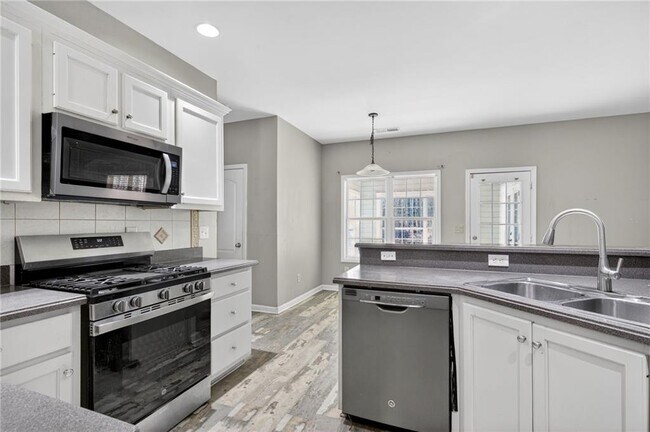 Building Photo - 1136 Mason Lee Ave SE