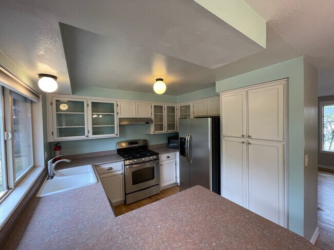 Building Photo - Convenient 3-Bedroom Home Near NAS Whidbey Island with Garage Parking