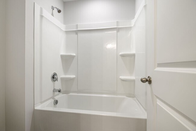 Building Photo - Gorgeous end-unit townhome near Brier Creek!
